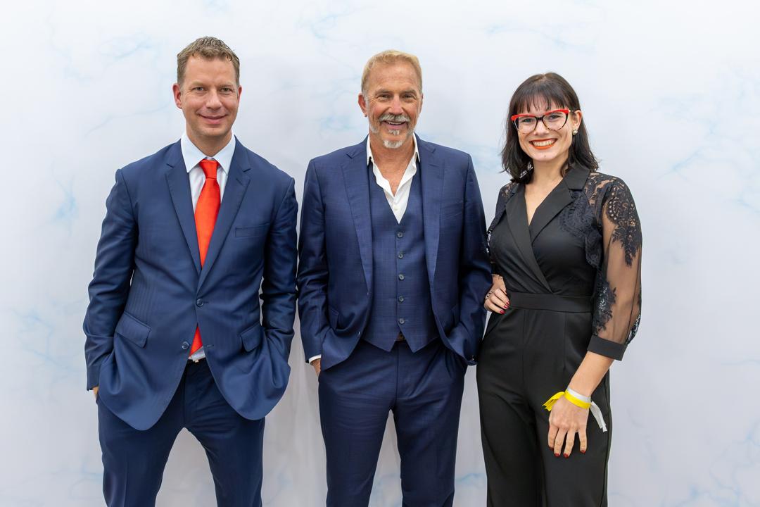 JT Foxx, Kevin Costner and Janine Jakob